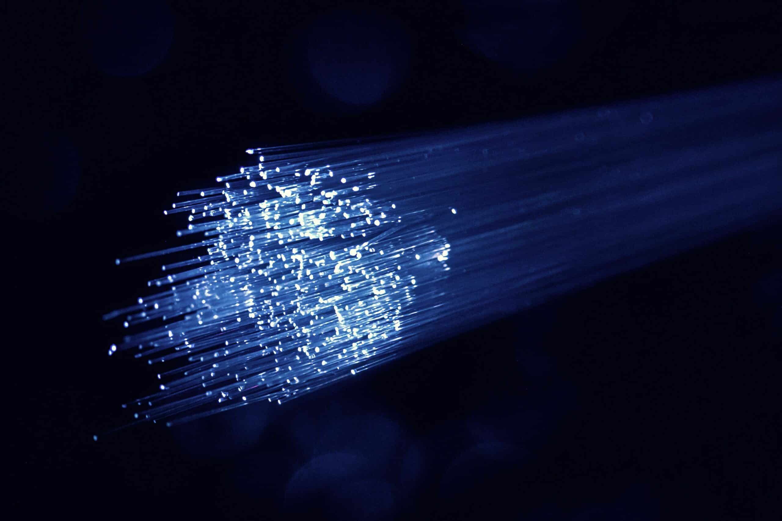 Fibre optique bleue